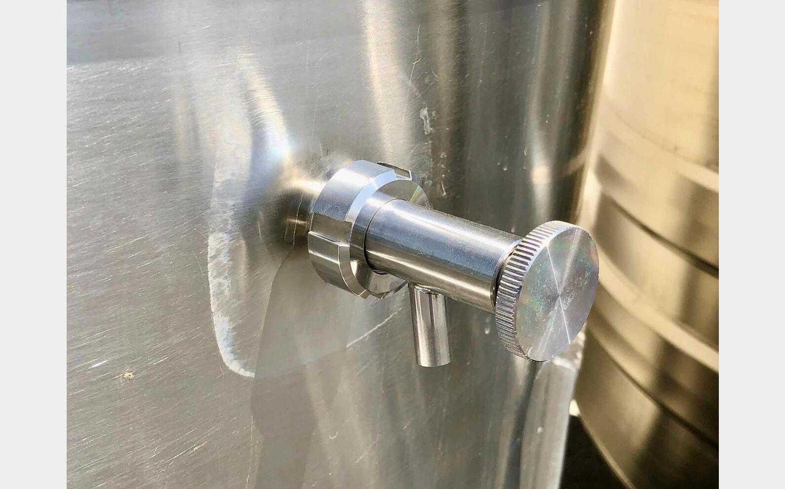 Cuve inox 304 - Circuit serpentin 33.5 HL (3 350 litres) ARSILAC
