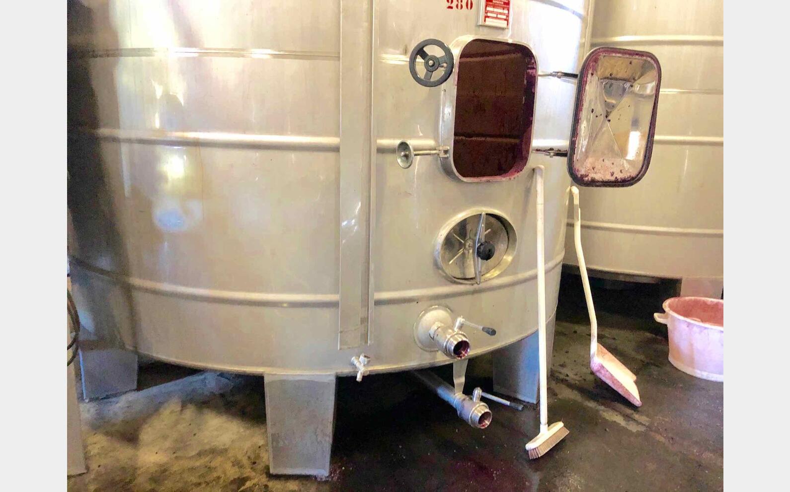 Cuve inox 280 HL (28 000 litres)