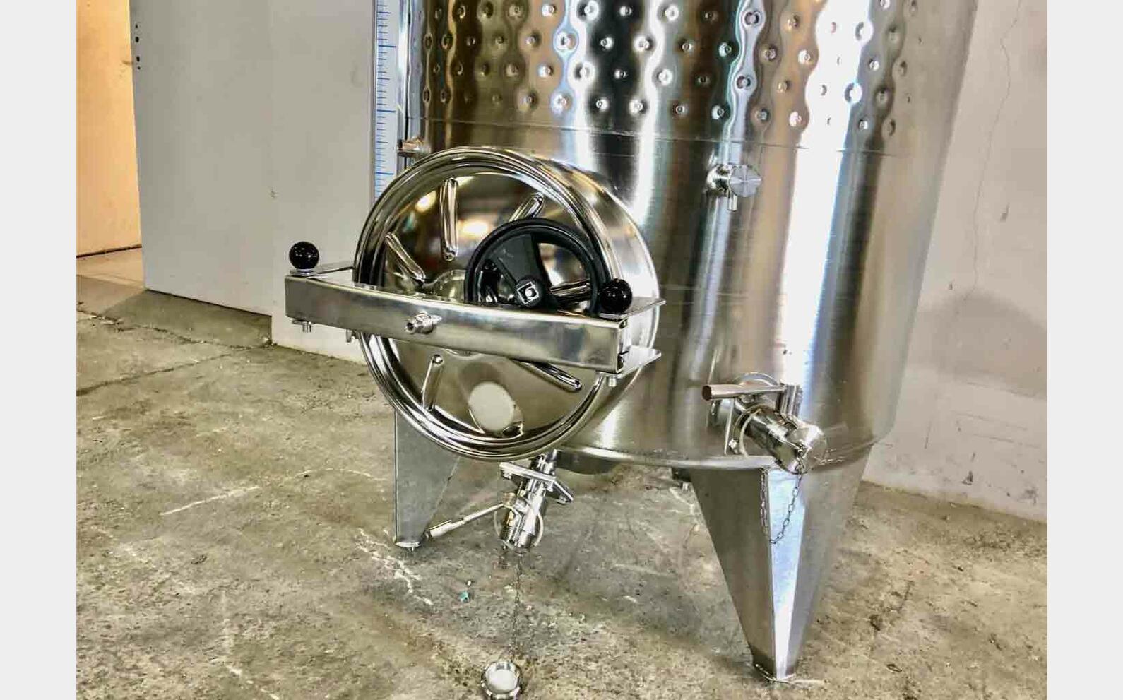 Cuve inox 304 thermor&eacute;dul&eacute;e fond bomb&eacute; sur pieds 9.5 HL (958 litres) ARSILAC