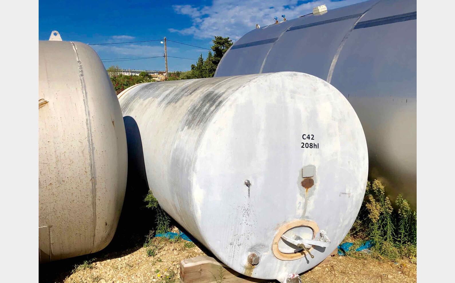 Cuve acier rev&ecirc;tu. Volume : 208 HL (20 800 litres)