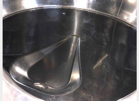 304 stainless steel tank - Closed - On feet - Model STOBP2500