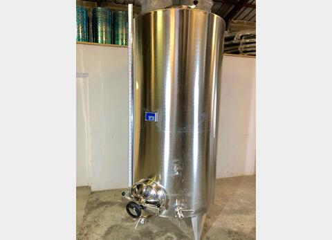 316 stainless steel tank - Closed - On feet - Model STOBP2500