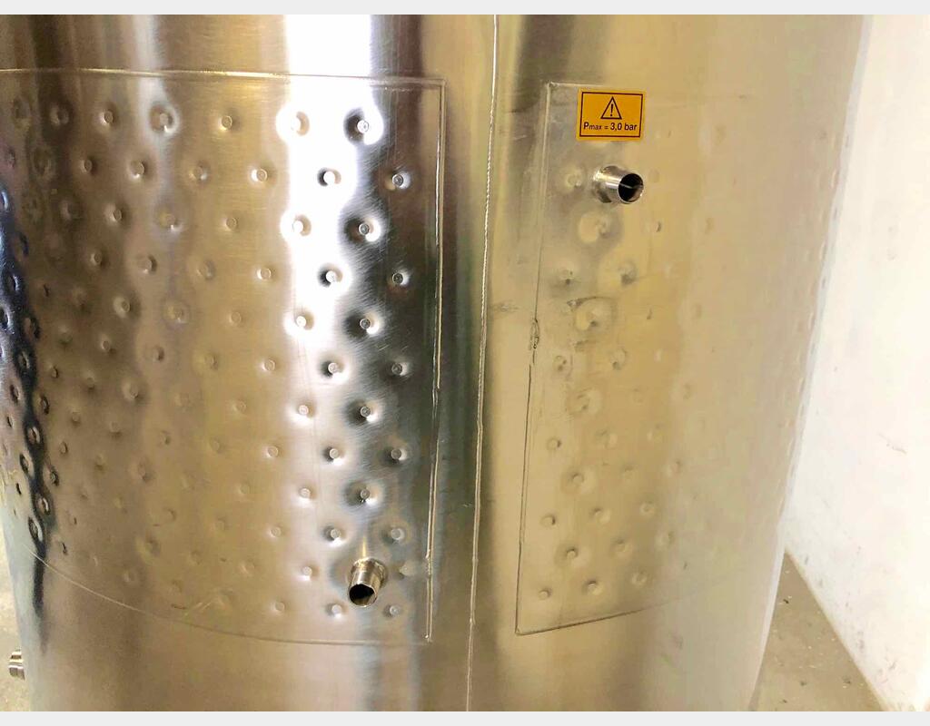 304 stainless steel tank - Closed - On feet - Model STOBPTR2500