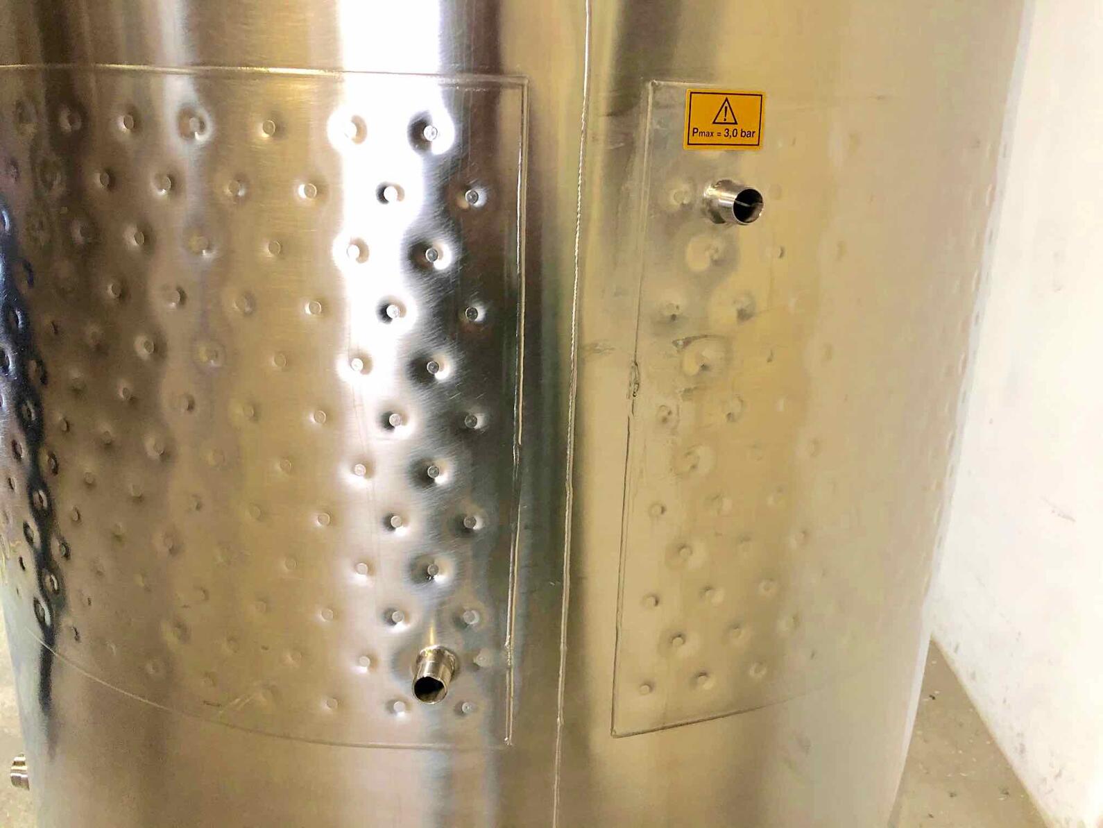 304 stainless steel tank - Closed - On feet - Model STOBPTR2500