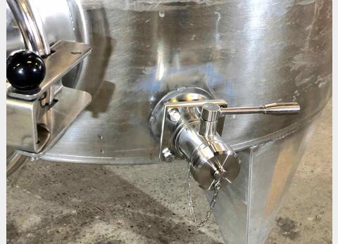 316 stainless steel tank - Closed - On feet - Model STOBP2500