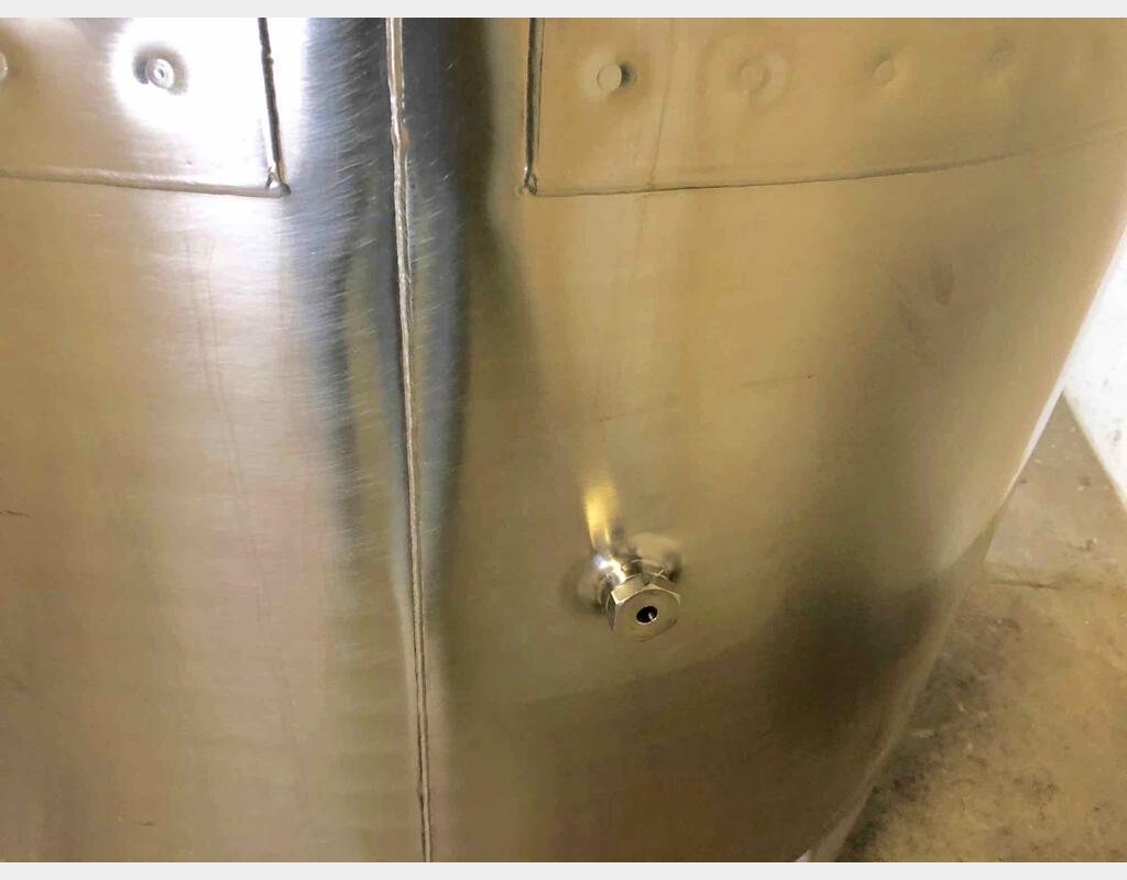 304 stainless steel tank - Closed - On feet - Model STOBPTR2500