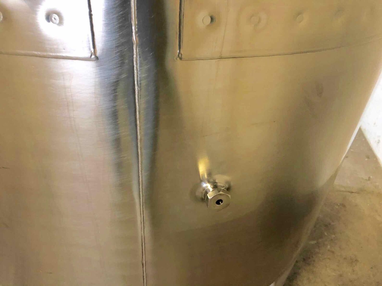 304 stainless steel tank - Closed - On feet - Model STOBPTR2500