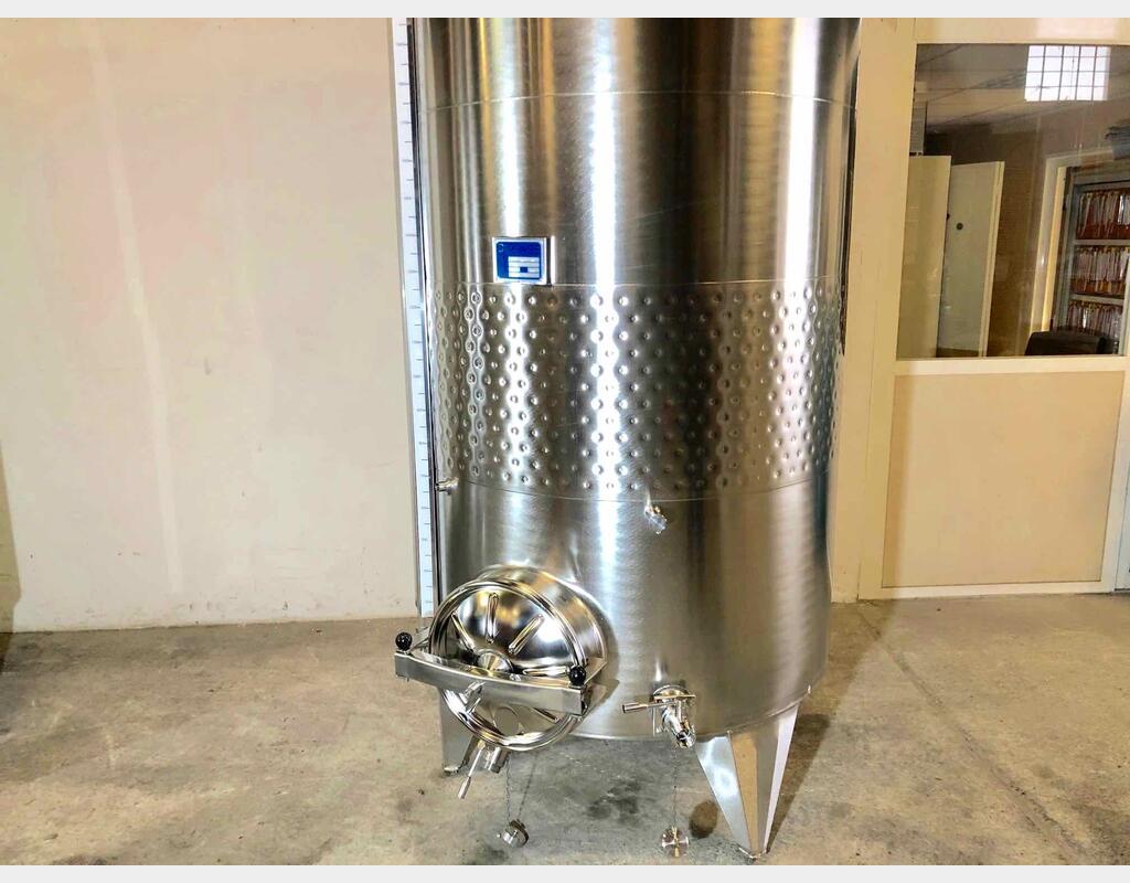 304 stainless steel tank - Closed - On feet - Model STOBPTR2500