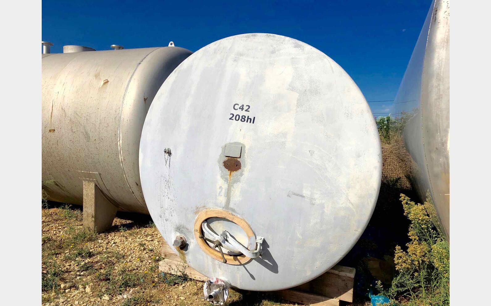 Cuve acier rev&ecirc;tu. Volume : 208 HL (20 800 litres)