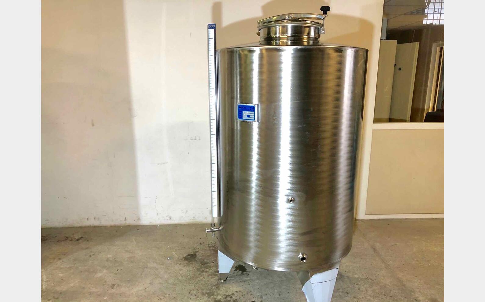 Cuve inox 304 fond bomb&eacute; sur pieds 10.9 HL (1 096 litres) ARSILAC