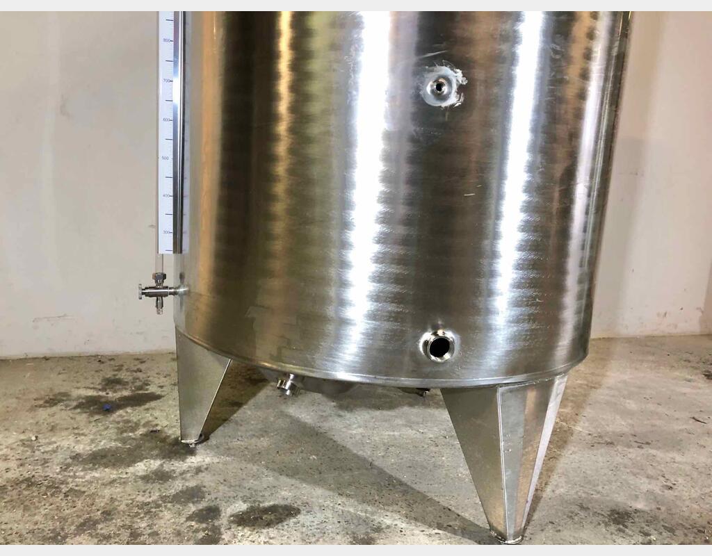 304 stainless steel tank - Closed - On feet - Model STOBP1700