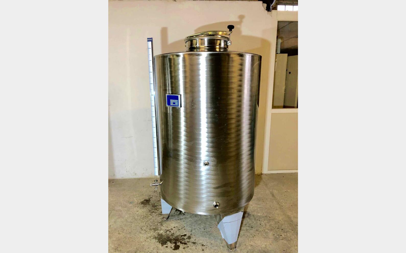 Cuve inox 304 fond bomb&eacute; sur pieds 10.9 HL (1 096 litres) ARSILAC