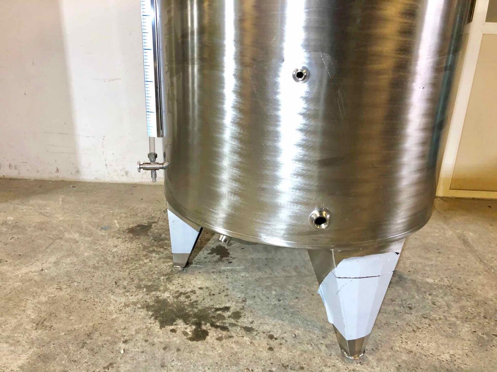 304 stainless steel tank - Closed - On feet - Model STOBP1000