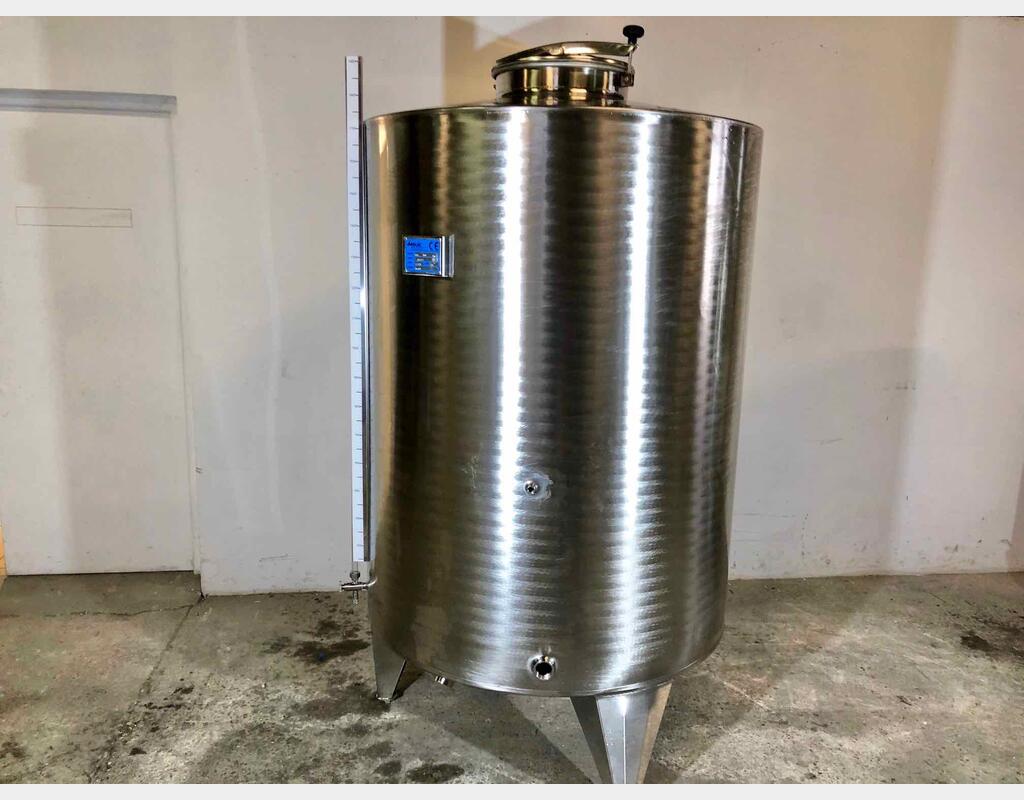 304 stainless steel tank - Closed - On feet - Model STOBP1700