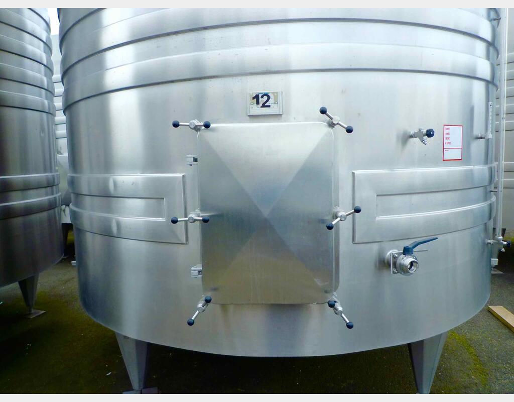 Cuve inox de vinification  - Fond plat incliné sur pieds