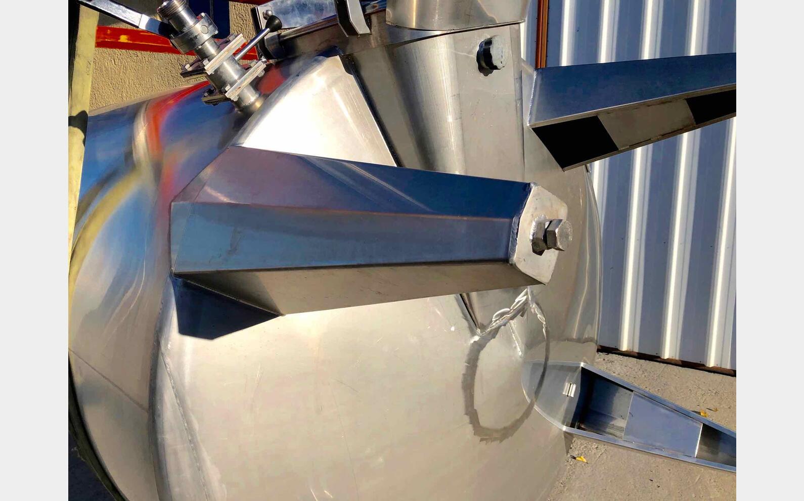 Stainless steel tank - Floating hat 70 HL (7 000 Liters) MOREAU