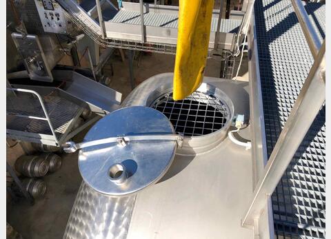 Cuve inox ferm&eacute;e sur pieds 300 HL (30 000 Litres) RIEGER