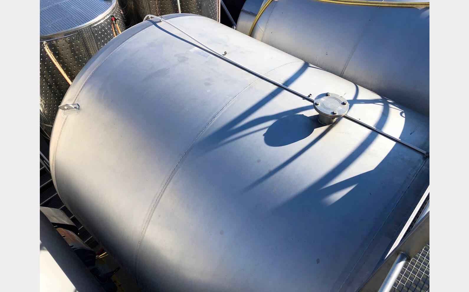 Cuve inox ferm&eacute;e sur pieds 300 HL (30 000 Litres) RIEGER