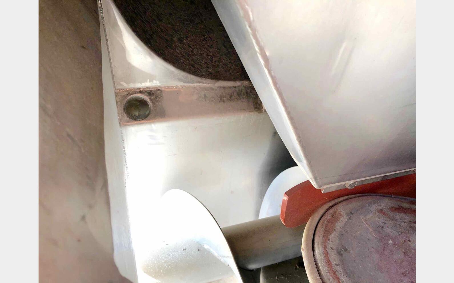 Cuve inox ferm&eacute;e sur pieds 300 HL (30 000 Litres) RIEGER