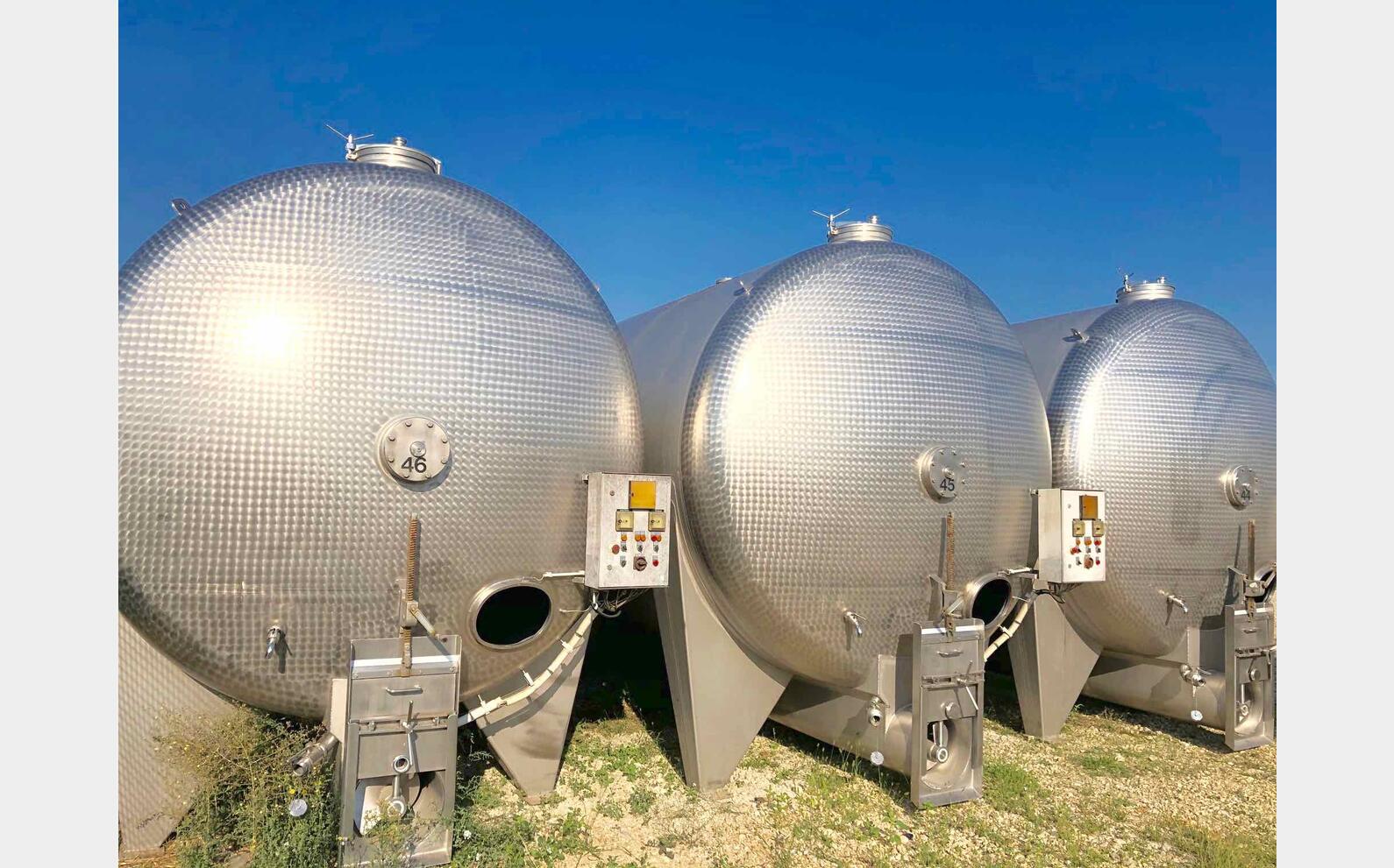 Closed stainless steel tank 300 HL (30 000 Liters) RIGER