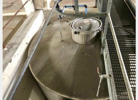 Cuve stockage inox fond conique sur pieds
