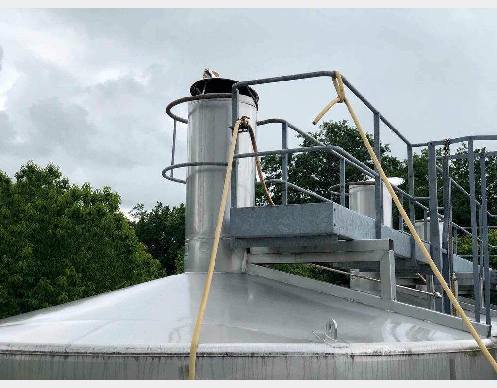 Cuve de stockage inox 316L sur radier - Volume : 1000 hectos (100000 litres)