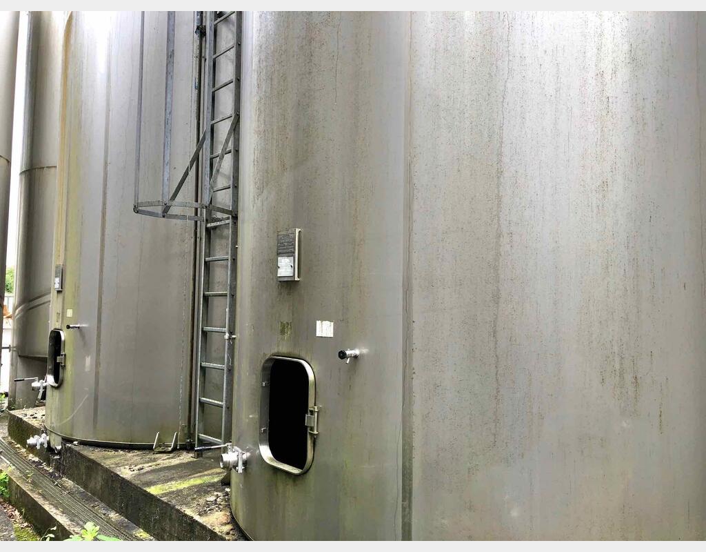 Cuve de stockage inox 316L sur radier - Volume : 1000 hectos (100000 litres)
