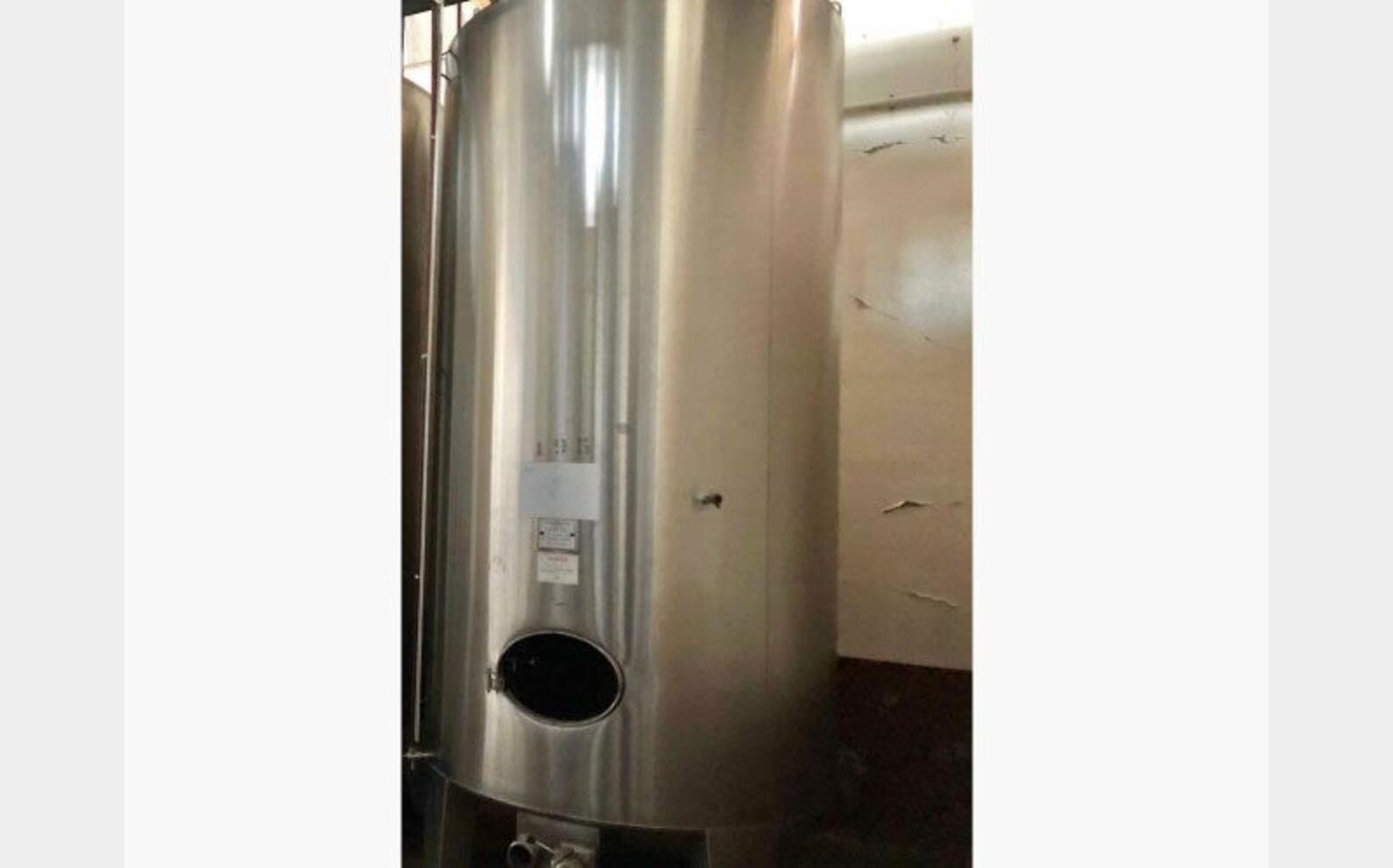cuve stockage inox sur pieds
