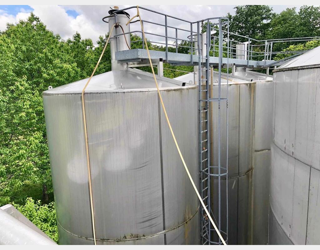 Cuve de stockage inox 316L sur radier - Volume : 1000 hectos (100000 litres)