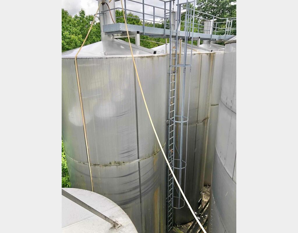 Cuve de stockage inox 316L sur radier - Volume : 1000 hectos (100000 litres)