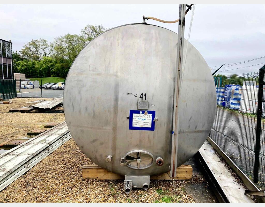 Closed 304 stainless steel storage tank - 335 HL (33 500 Liters)