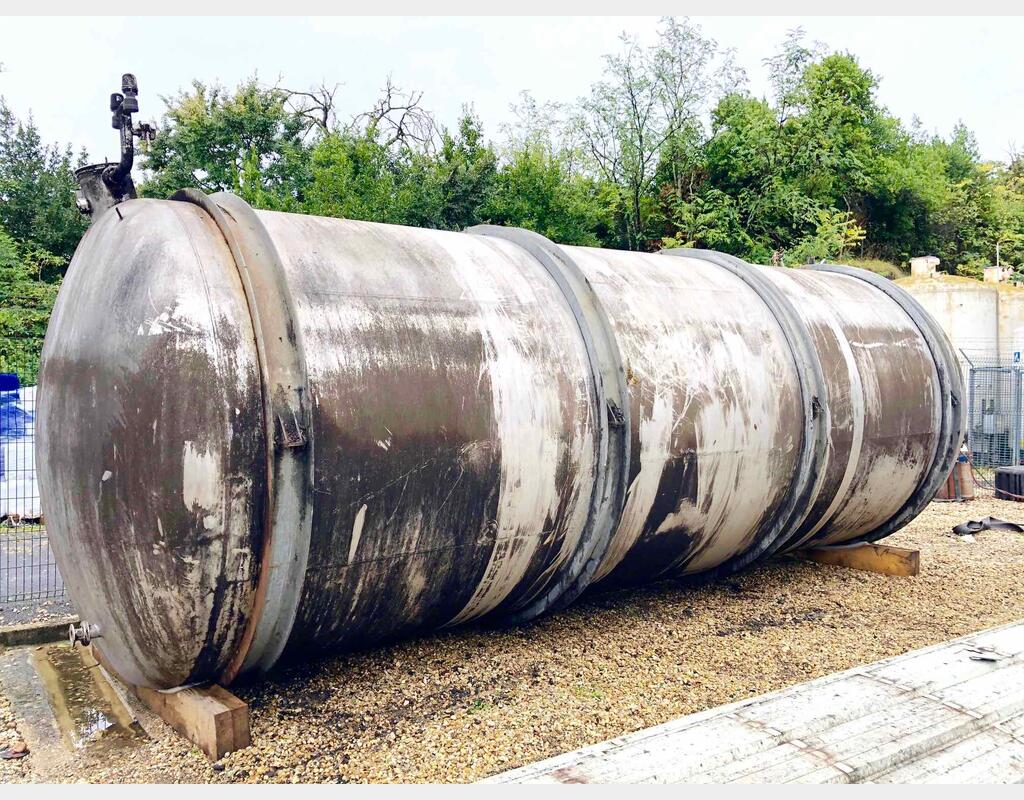 Closed 304 stainless steel storage tank - 335 HL (33 500 Liters)