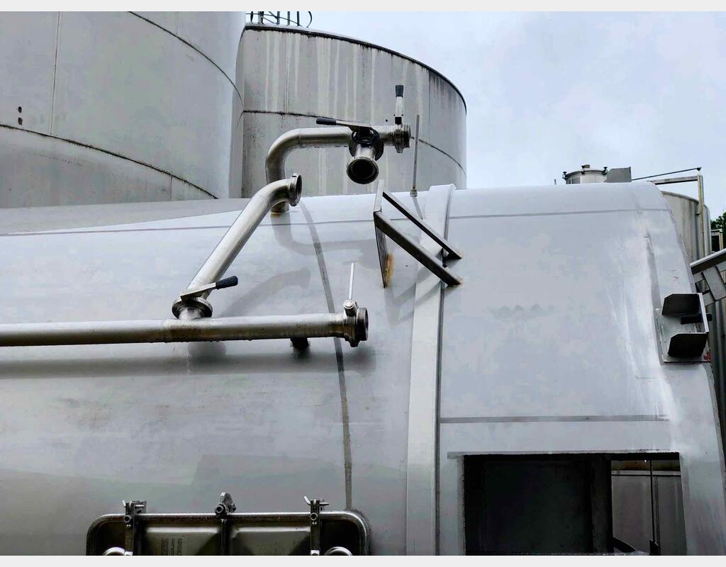 Stainless steel storage tank on skirt - 355 HL (35 500 Liters)