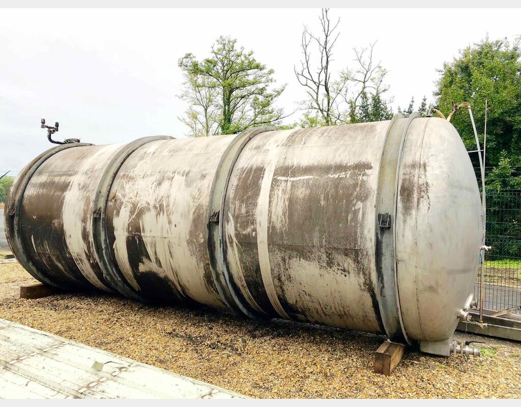 Closed 304 stainless steel storage tank - 335 HL (33 500 Liters)