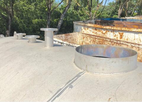 Horizontal stainless steel storage tank