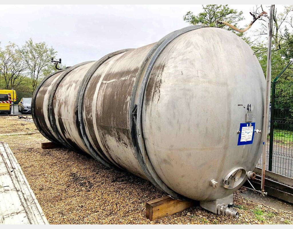 Closed 304 stainless steel storage tank - 335 HL (33 500 Liters)