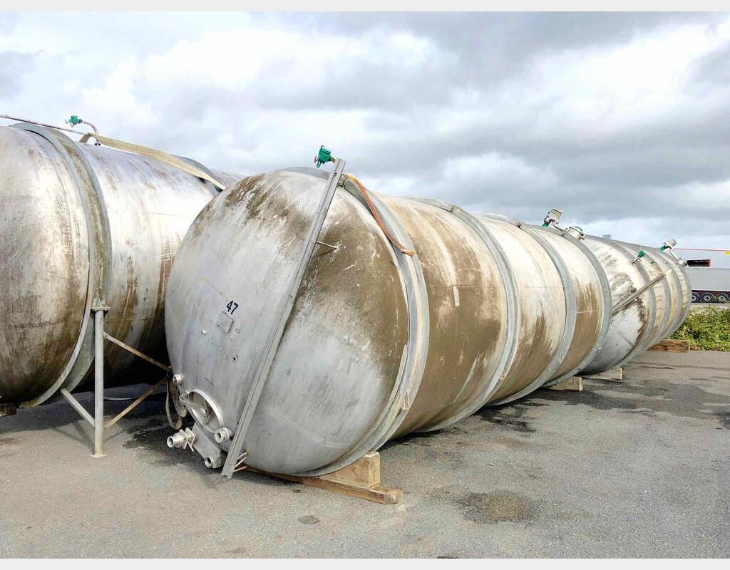 Closed 304 stainless steel storage tank - 335 HL (33 500 Liters)