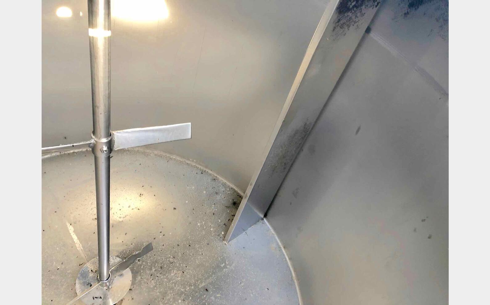 Stirred stainless steel tank