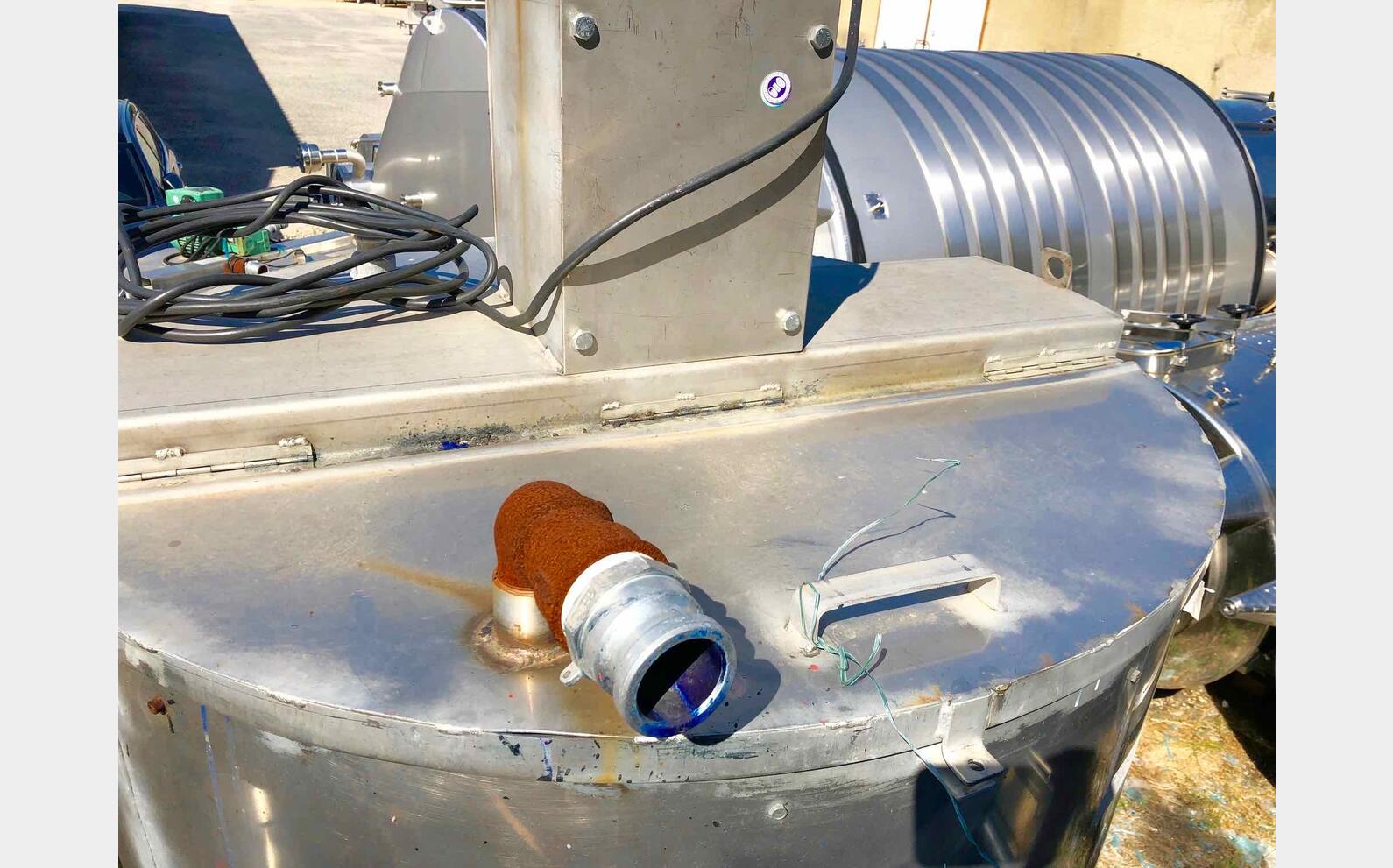 Stirred stainless steel tank