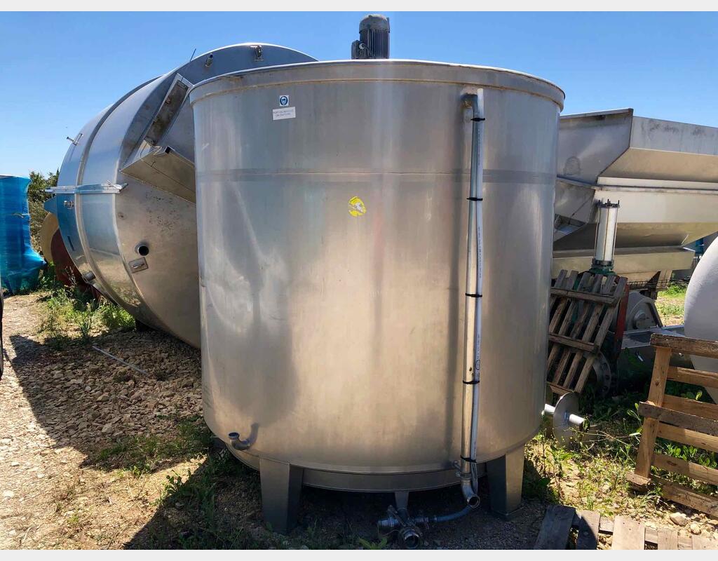 Stirred stainless steel tank
