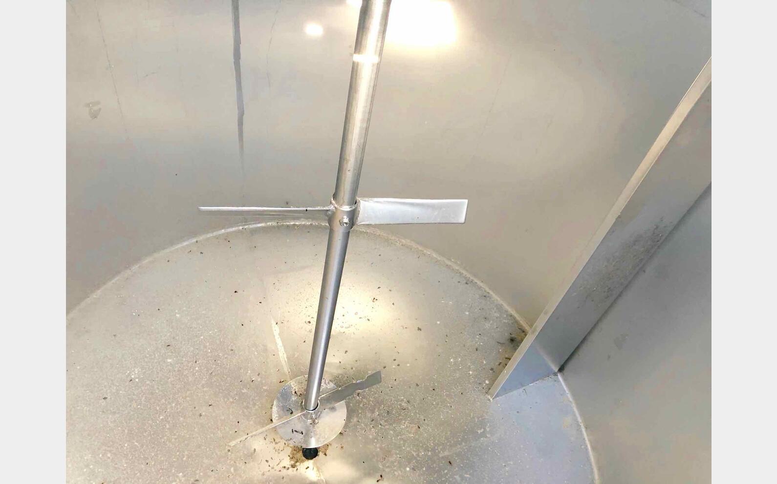 Cuve inox agit&eacute;e