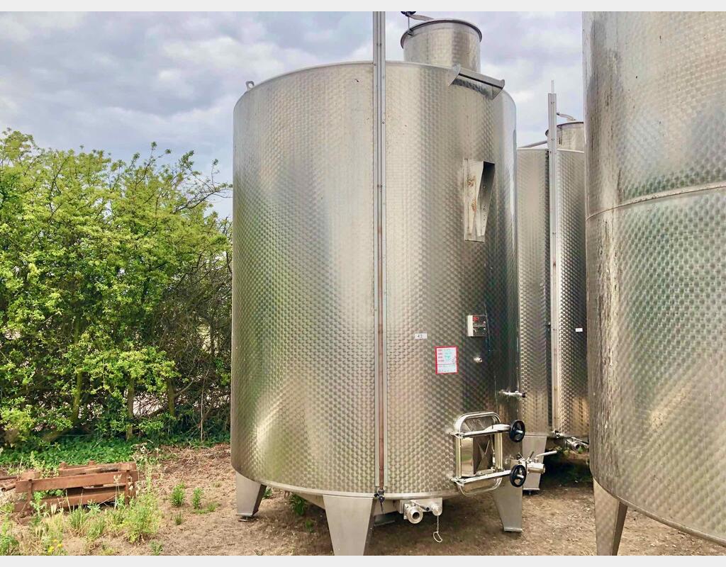 Stainless steel tank - On feet 150 HL (15 000 liters)