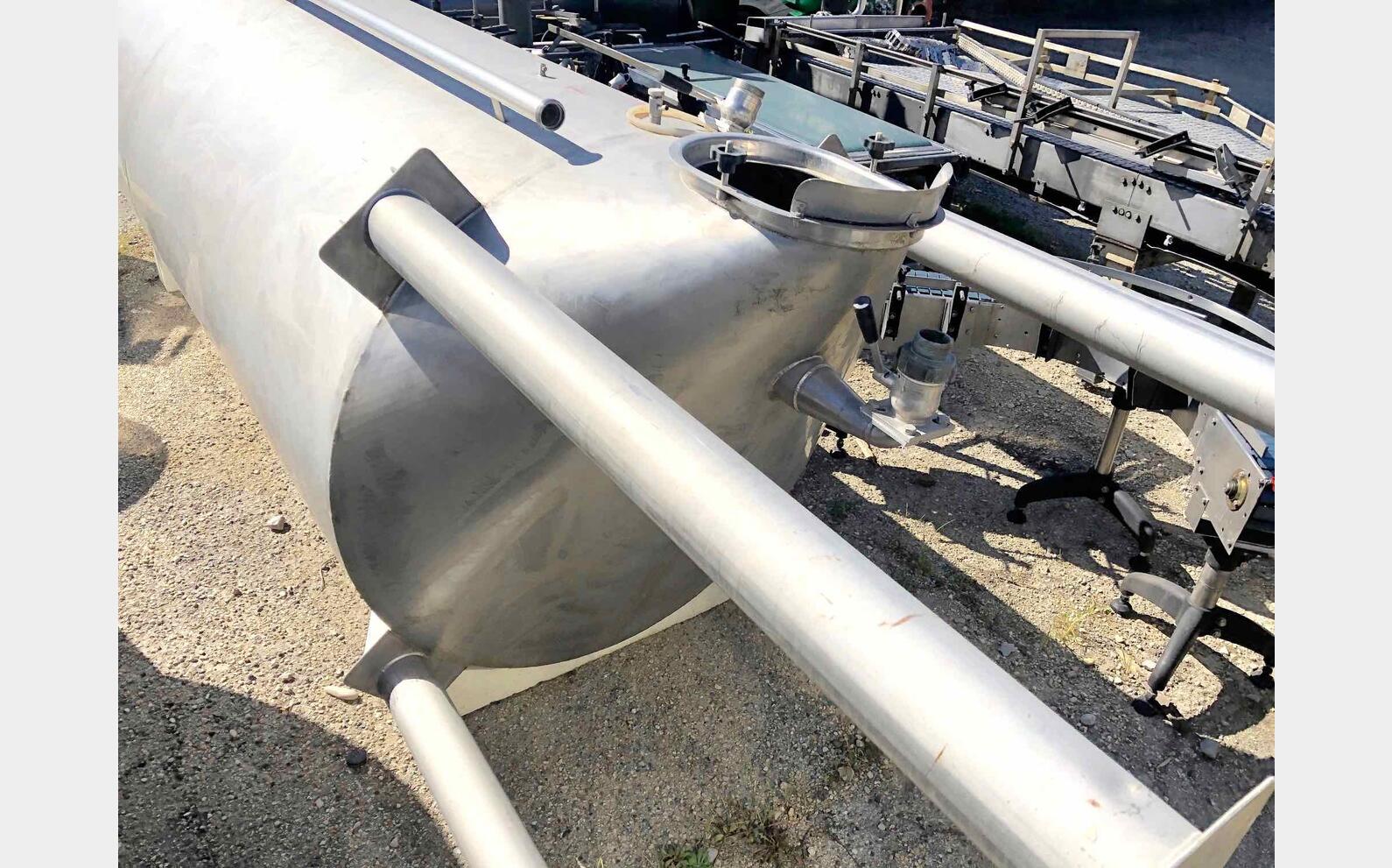 Stainless steel tank closed 45 HL (4500 liters)