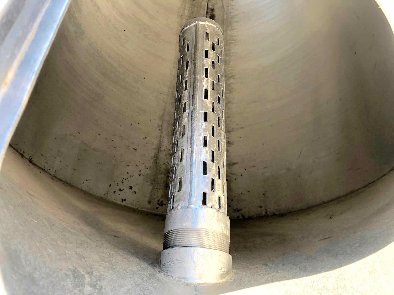 Stainless steel tank closed - On feet