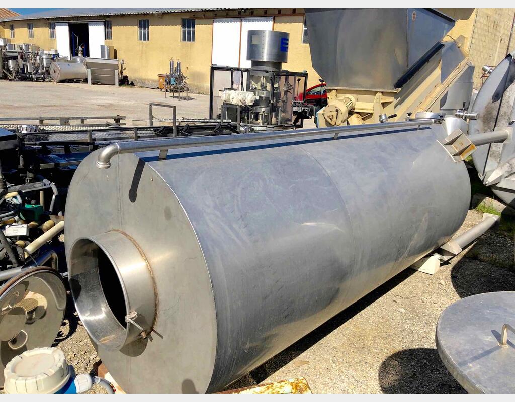 Stainless steel tank closed 45 HL (4500 liters)