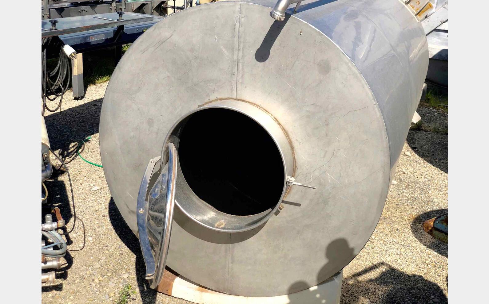 Stainless steel tank closed 45 HL (4500 liters)