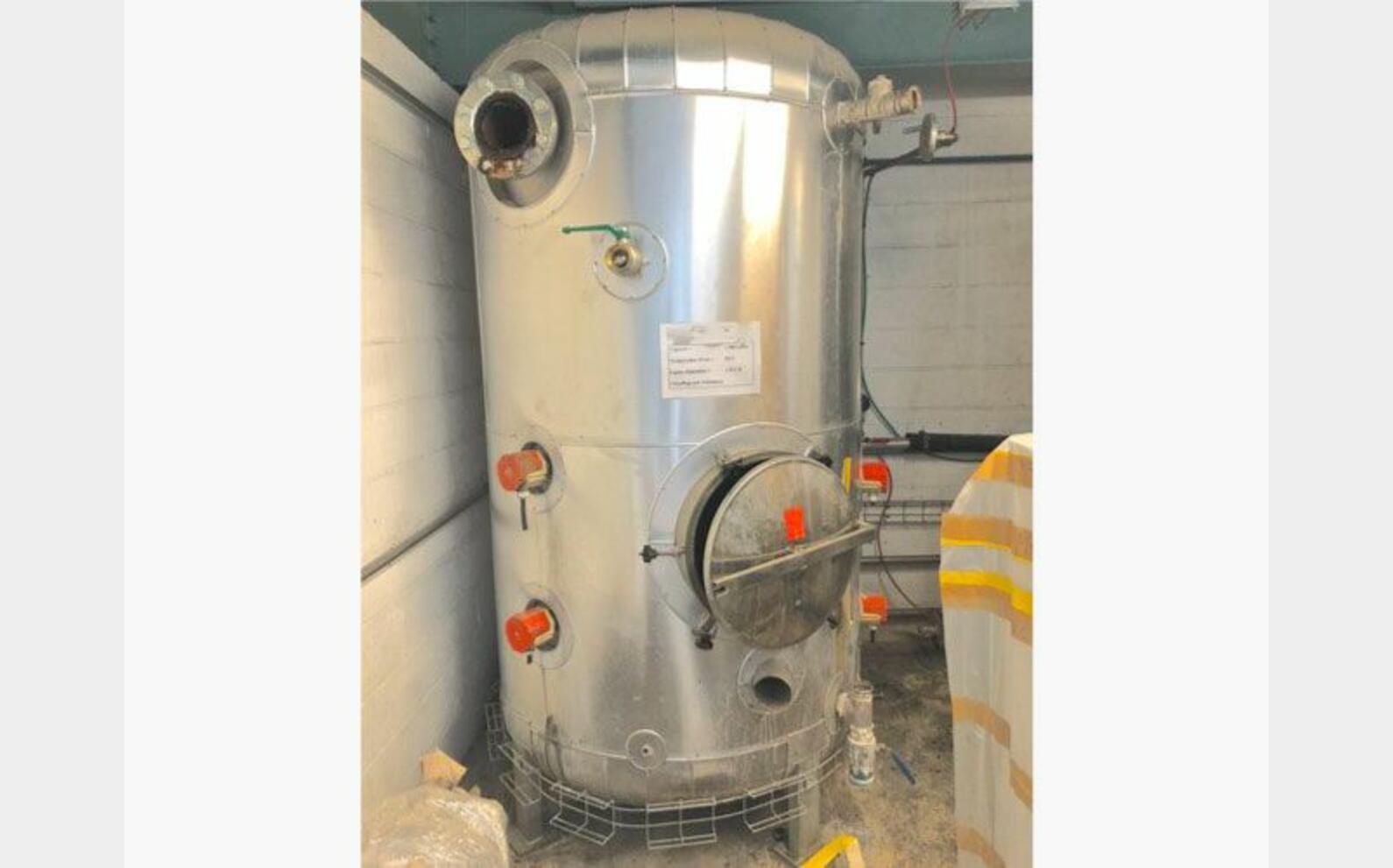 Insulated stainless steel storage tank