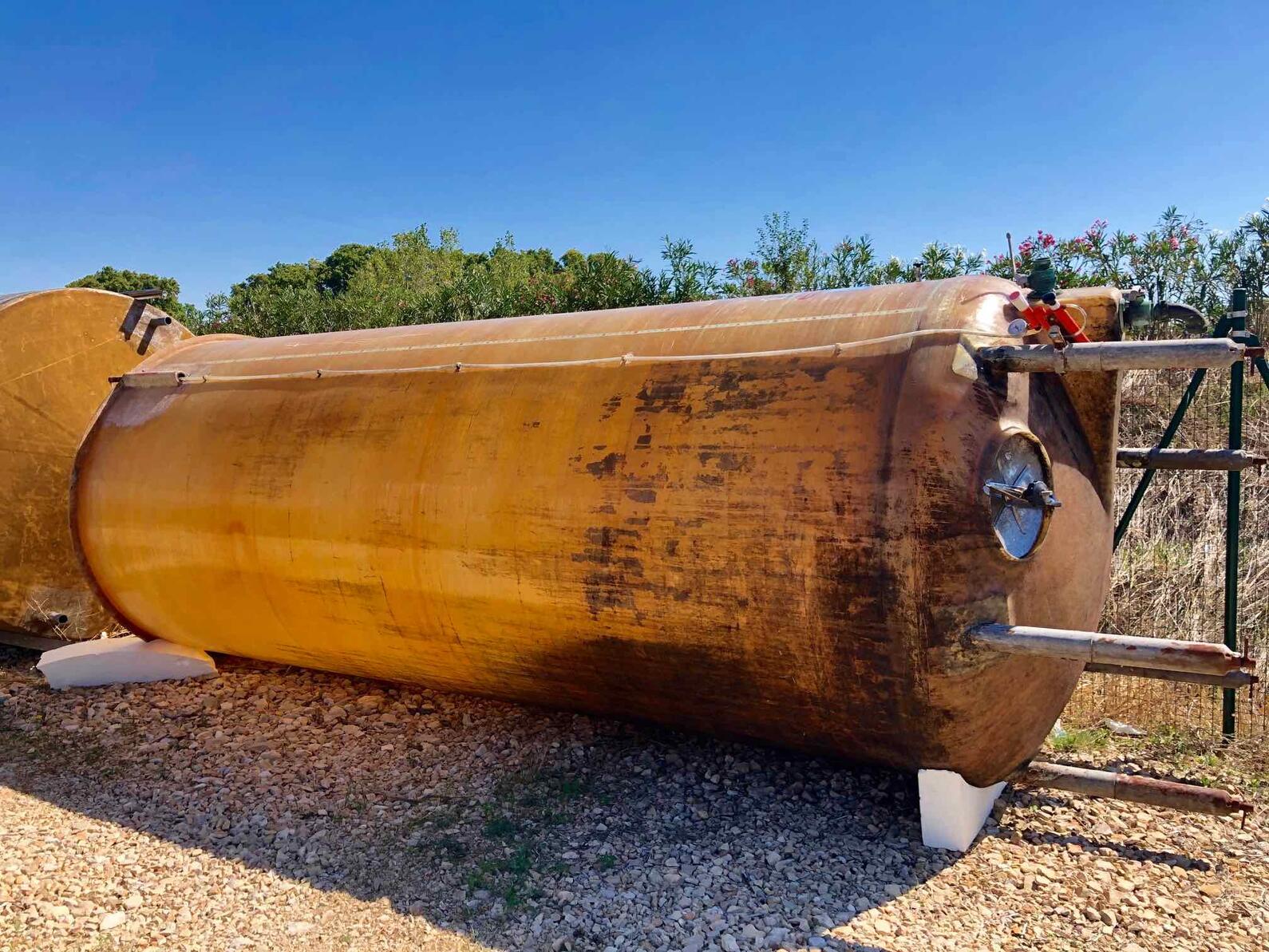 Floating cap fiber tank - 150 HL (15 000 Liters)