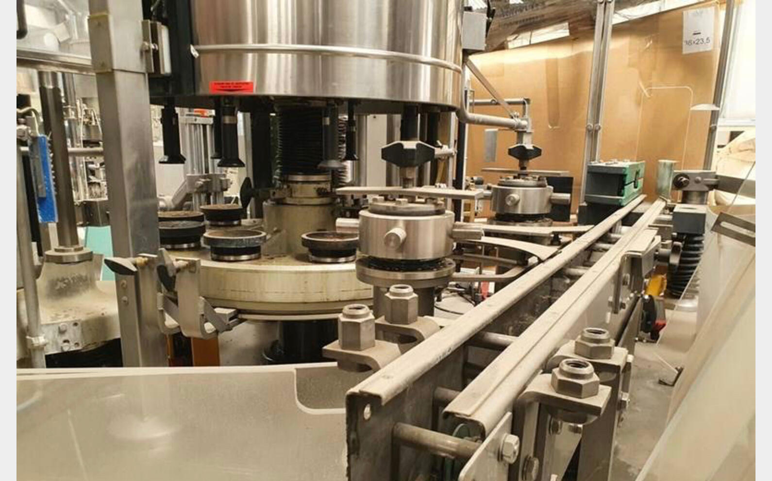 KRONES - Etiqueteuse Cadence : 8000 Bt/h KRONES