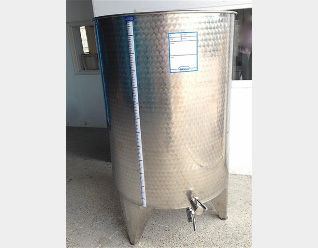 Cuve Inox fond bombé chapeau flottant - sur pieds Capacité 1000 L